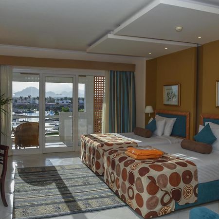 ジョリー ヴィル ゴルフ&リゾート シャルム・エル・シェイク エクステリア 写真 A room at the Hilton Sharm El Sheikh
