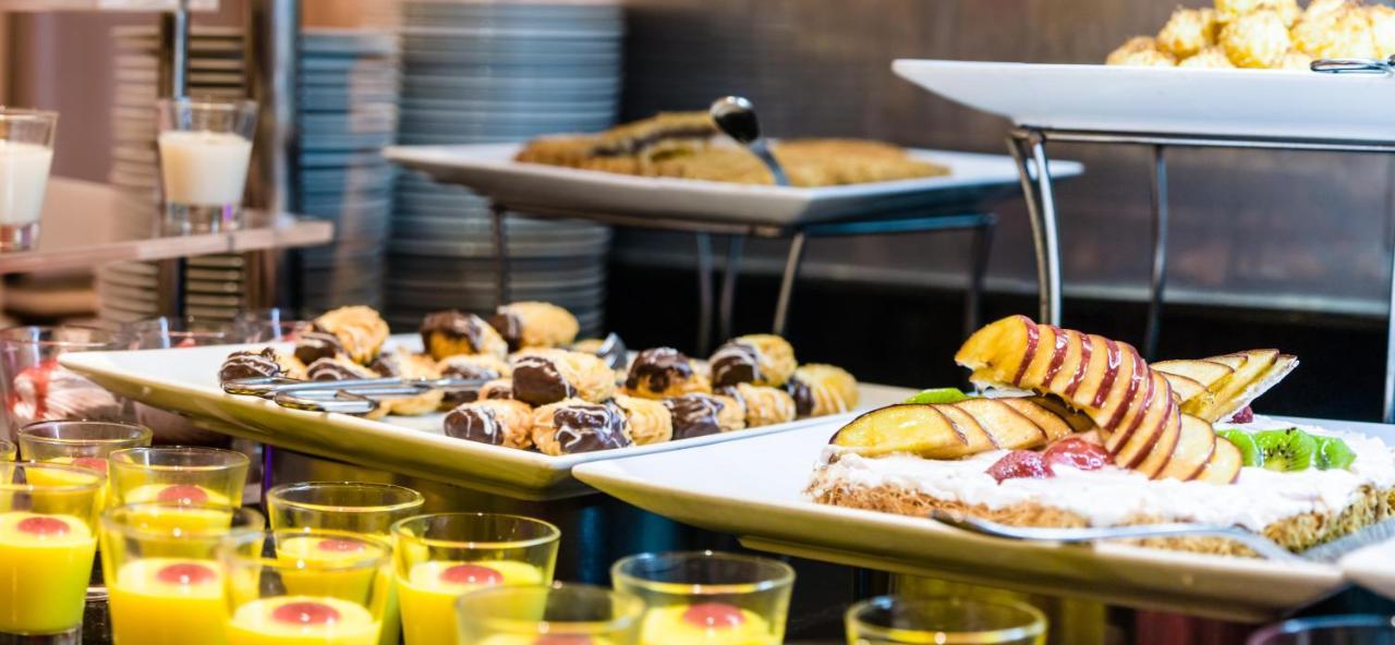 ジョリー ヴィル ゴルフ&リゾート シャルム・エル・シェイク エクステリア 写真 A dessert buffet