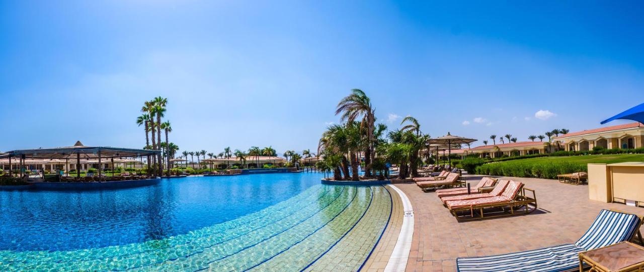 ジョリー ヴィル ゴルフ&リゾート シャルム・エル・シェイク エクステリア 写真 Pool at the Royal Beach Palace