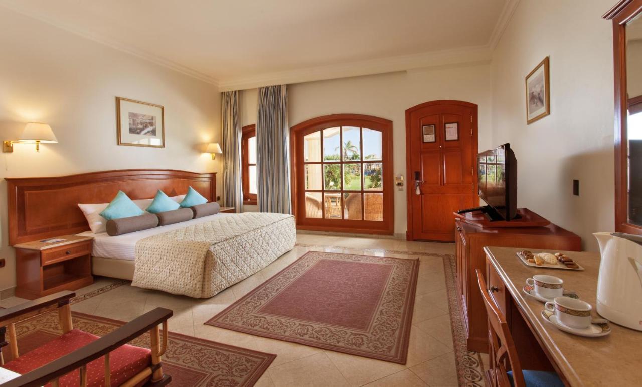 ジョリー ヴィル ゴルフ&リゾート シャルム・エル・シェイク エクステリア 写真 A room at the Hilton Sharm El Sheikh