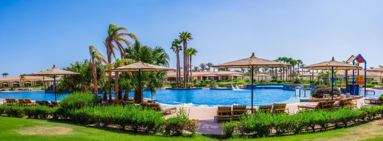 ジョリー ヴィル ゴルフ&リゾート シャルム・エル・シェイク エクステリア 写真 The swimming pool at the resort